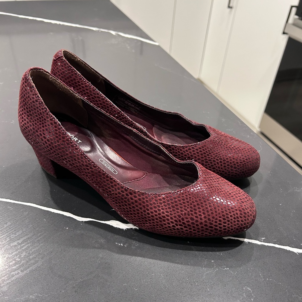Rockport Burgundy Snakeskin Wedge Pumps Women’s Size 7 Comfort Heel Workwear